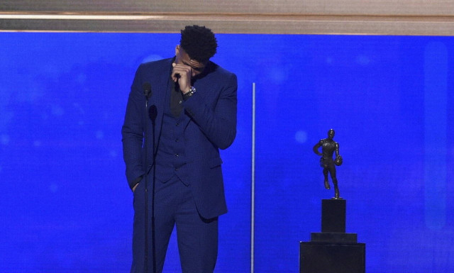 MVP o Γιάννης Αντετοκούνμπο - Η συγκλονιστική ομιλία του: Ευχαριστώ την Ελλάδα (pics&vids)