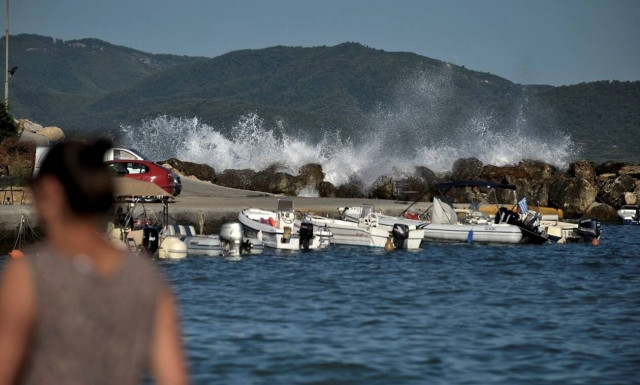 Καιρός: Τα 132χλμ την ώρα έφθασε το μελτέμι - Με ισχυρούς ανέμους και η Πέμπτη