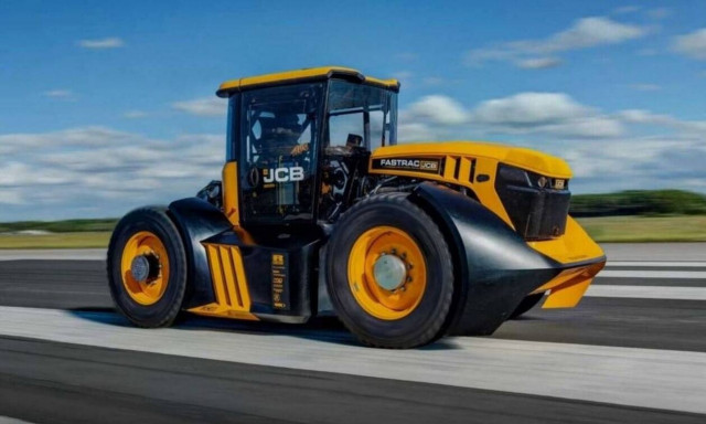 Δείτε πόσα πιάνει το πιο γρήγορο τρακτέρ του κόσμου