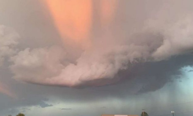 Απίστευτο βίντεο! Σήκωσαν τα μάτια τους στον ουρανό και είδαν…