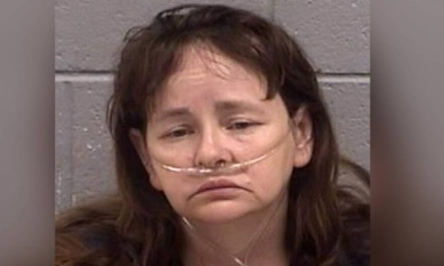 Φρίκη: Μητέρα βασάνιζε τα παιδιά της και έβραζε μπροστά τους κουτάβια