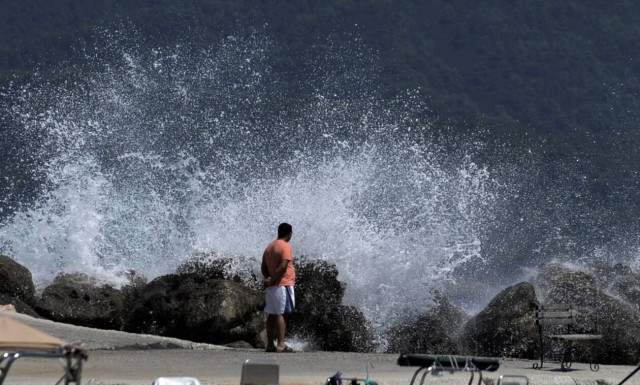 Καιρός: Ζέστη και μελτέμια - Πού ξεπέρασε τους 37 βαθμούς η θερμοκρασία