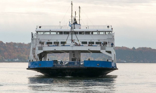 Τραγικό δυστύχημα: Τροχόσπιτο «προσγειώθηκε» σε πλοίο - Ένας νεκρός (vid)