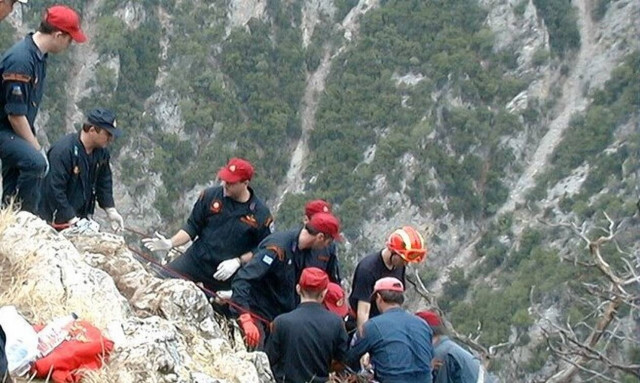 Συναγερμός στην Κρήτη: Ζευγάρι εγκλωβίστηκε σε γκρεμό 