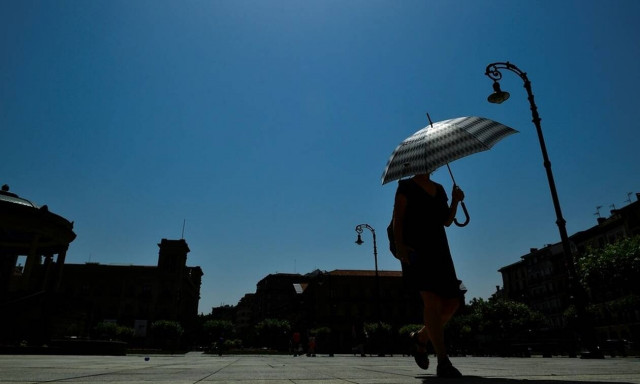 «Θερίζει» την Ευρώπη ο καύσωνας: Νεκροί και θερμοκρασίες ρεκόρ στη Γαλλία (pics+vid)