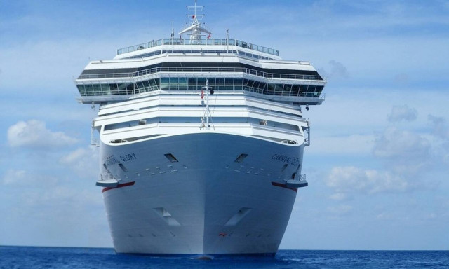 Τους περίμενε το κρουαζιερόπλοιο επί 20 λεπτά – Δείτε πώς τους υποδέχτηκαν (vid)