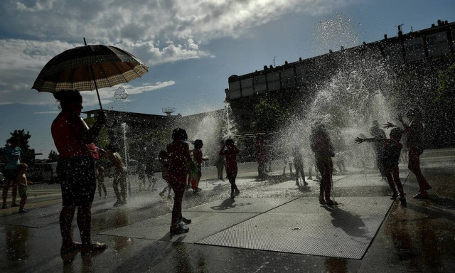 Καύσωνας - φονιάς σαρώνει την Ευρώπη: Εννέα νεκροί σε Γαλλία, Ιταλία και Ισπανία (pics+vids)