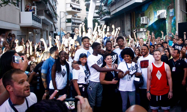 Γιάννης Αντετοκούνμπο: Ο MVP του NBA επέστρεψε στα Σεπόλια και αποθεώθηκε (pics&vids)