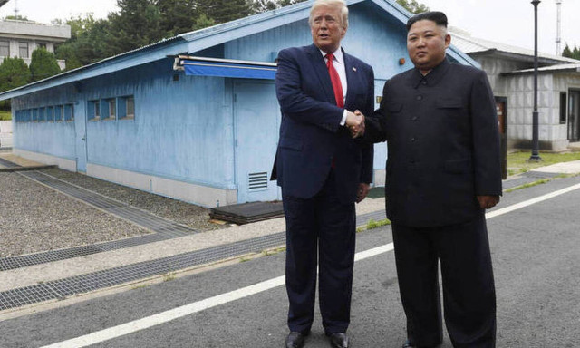 US-North Korea: Trump and Kim Jong-un in symbolic DMZ meeting