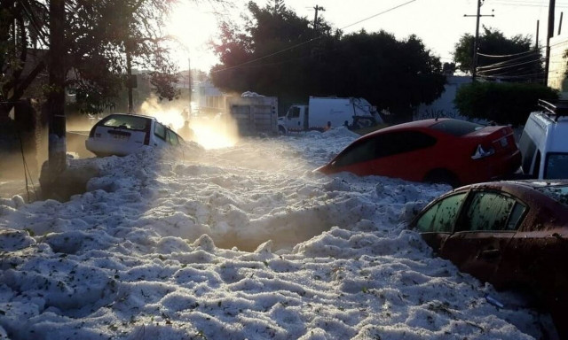 Πρωτοφανείς εικόνες στο Μεξικό: «Βούλιαξε» ολόκληρη πόλη (vid)