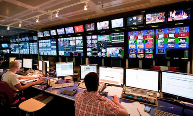 Θλίψη: Πέθανε ξαφνικά γνωστός τηλεπαρουσιαστής (pics)