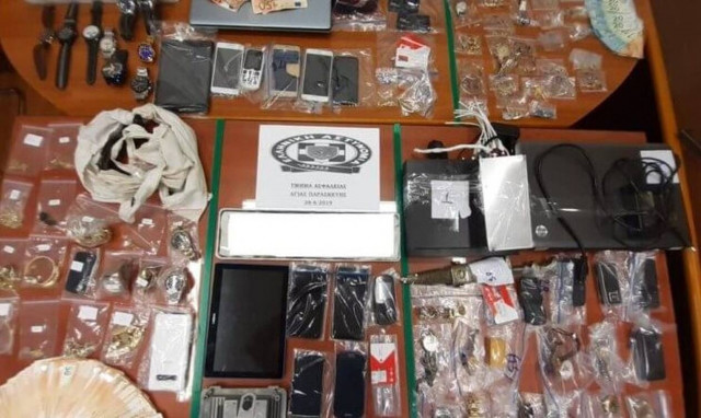 Χειροπέδες σε σπείρα που είχε «ρημάξει» σπίτια της Βορειοανατολικής Αττικής 