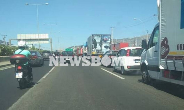 «Κόλαση» στην Εθνική Αθηνών – Λαμίας: Αυτοκίνητο πήρε φωτιά 