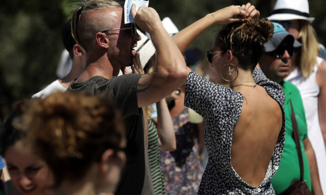 Athens municipality to open up air-conditioned 'Friendship Clubs' to public in view of heatwave