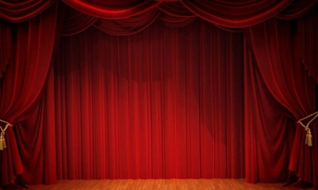 ΟΑΕΔ: Ξεκινά αύριο (4/7) η υποβολή αιτήσεων για δωρεάν εισιτήρια θεάτρου σε ανέργους