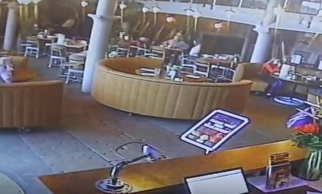 Απίστευτο: Δείτε τι συνέβη σε εστιατόριο όταν χτύπησε συναγερμός για φωτιά - Έξαλλος ο ιδιοκτήτης 