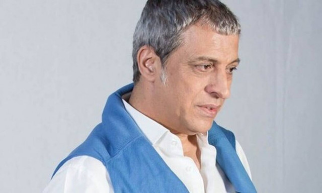 Θέμης Αδαμαντίδης: Εικόνα σοκ με το ματωμένο χαρτί της μήνυσης (Pics)