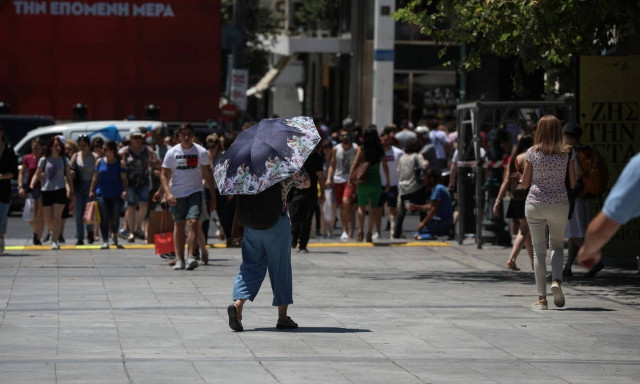 Καιρός: Καμίνι η χώρα - Οδηγίες προστασίας από τις υψηλές θερμοκρασίες