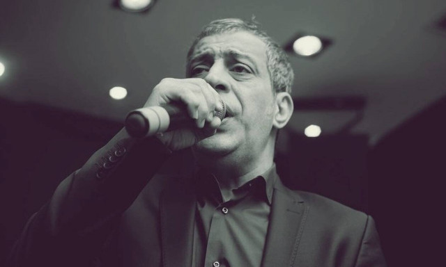 Θέμης Αδαμαντίδης: Η στιγμή που τον ξυλοκοπούν στη Συγγρού (pics+vid)