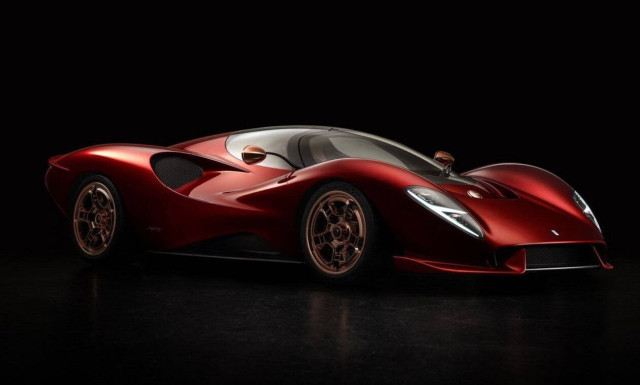 H ολοκαίνουργια De Tomaso P72 κλέβει την παράσταση και τα βλέμματα