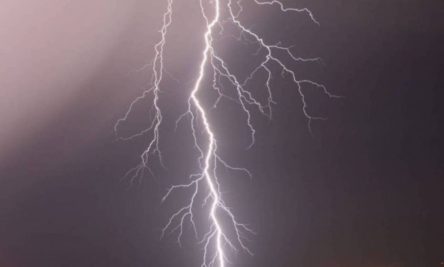 Καιρός: Με 39 βαθμούς και... 4.500 κεραυνούς - Η πρόγνωση για σήμερα