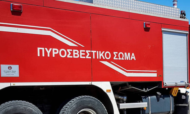 Φωτιά ΤΩΡΑ σε εργοστάσιο στα Εξαμίλια Κορινθίας