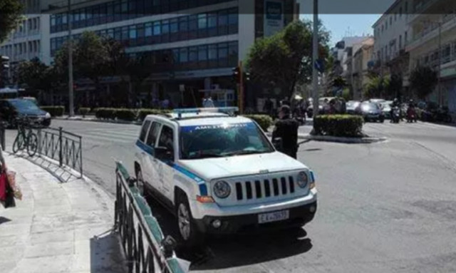 Κρήτη: «Παρκαδόρος» χτυπάει και βρίζει ανήλικο τουρίστα μπροστά στα μάτια της μητέρας του!