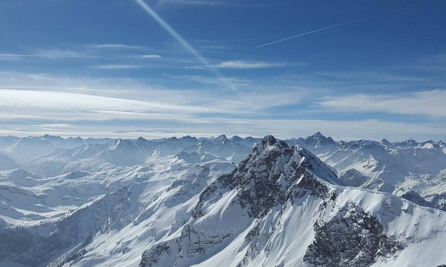 Βίντεο - σοκ: Η στιγμή της σύγκρουσης αεροπλάνου με ελικόπτερο στις Άλπεις 