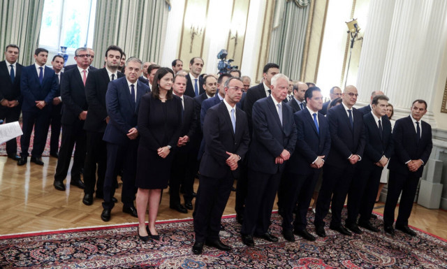 Εντολή Μητσοτάκη σε υπουργούς: Καμιά πρόσληψη συγγενή – Μειώνονται γραμματείες και μετακλητοί