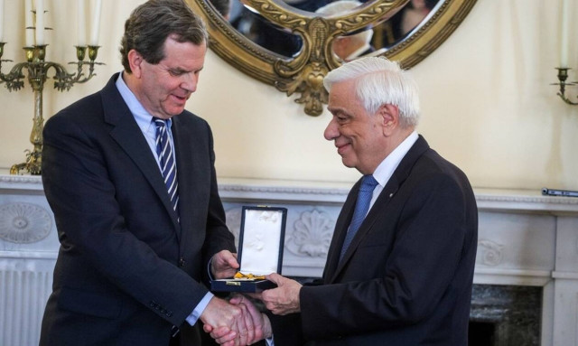O Πρόεδρος της Δημοκρατίας παρασημοφόρησε τον Εκτελεστικό Διευθυντή της American Jewish Committee