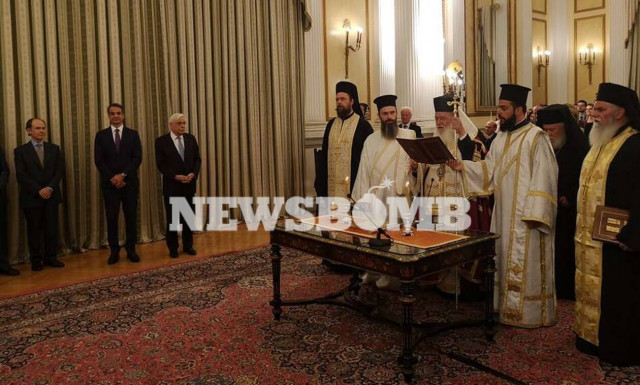 Ορκίστηκε η νέα κυβέρνηση στο Προεδρικό Μέγαρο - Την Τετάρτη το υπουργικό συμβούλιο