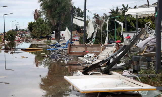 Φονική καταιγίδα Χαλκιδική: Αποκαθίστανται τα περισσότερα προβλήματα ηλεκτροδότησης