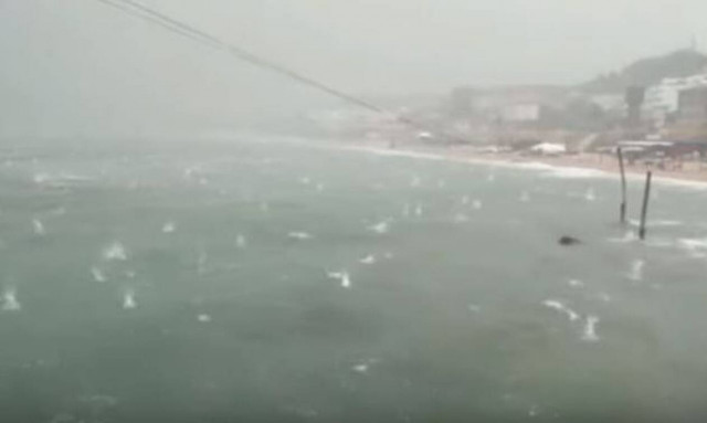 Κύμα κακοκαιρίας σαρώνει την Ιταλία: Τραυματίες και χαλάζι σε μέγεθος πορτοκαλιού (vids)