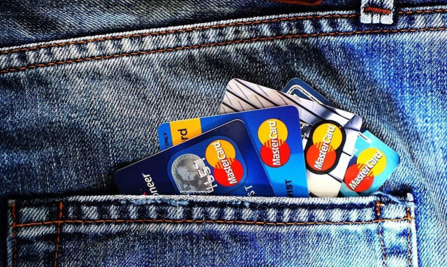 Αγορές με κάρτα; Ποιες είναι οι αλλαγές - Από πότε θα εφαρμοστούν