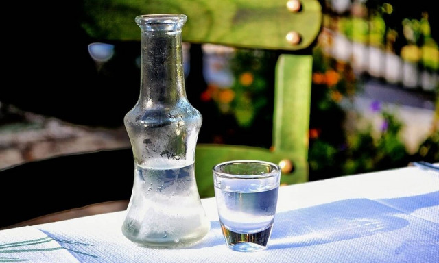 Τιμή - ΣΟΚ για τσίπουρο και τσικουδιά:  Δείτε πόσο θα τα πληρώνουμε