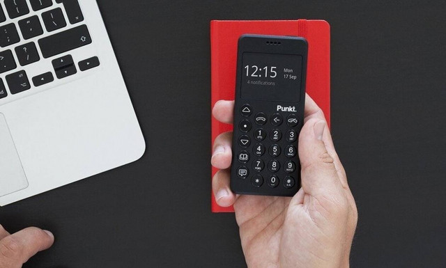 MP 02: Το πιο απλό κινητό του κόσμου… επιστρέφει