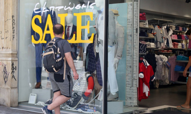 Θερινές εκπτώσεις 2019: Ποιες ώρες θα είναι ανοιχτά τα μαγαζιά την Κυριακή (14/07)