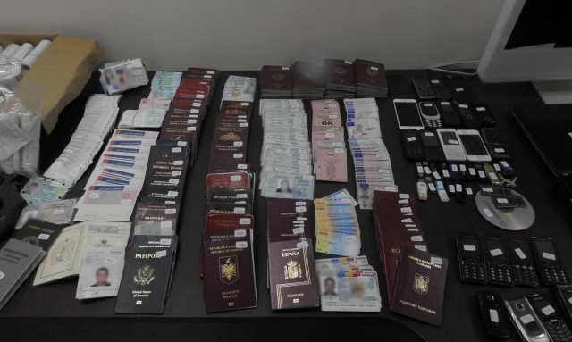 Είχαν στήσει φάμπρικα κατασκευής πλαστών εγγράφων στην Ηλιούπολη