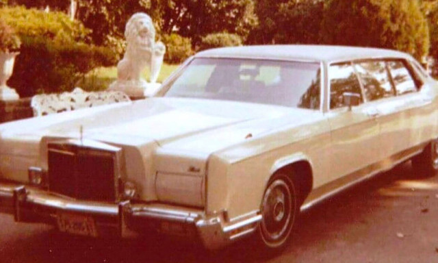 Προς πώληση τρία αυτοκίνητα του Elvis Presley