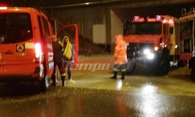 Κακοκαιρία: «Φούσκωσε» χείμαρρος στο Δρέπανο Αχαϊας – Αποκλεισμένα εκατοντάδες άτομα (pics)