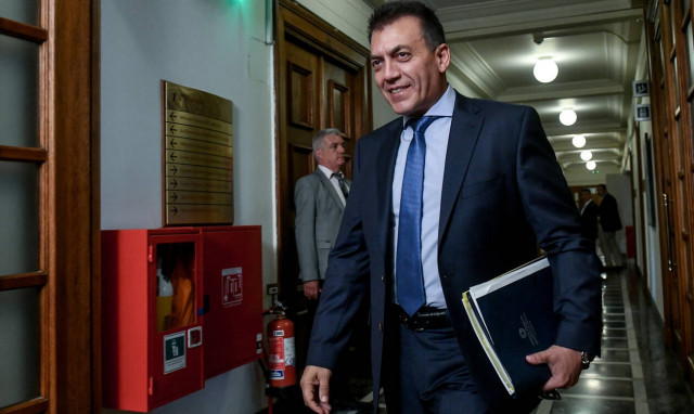 Υπουργείο Εργασίας: Στον αέρα 150.000 συντάξεις χηρείας 