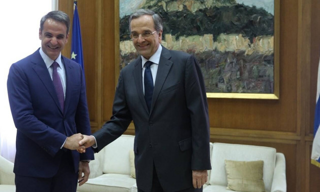 Συνάντηση Μητσοτάκη - Σαμαρά στη Βουλή: Τι συζήτησαν