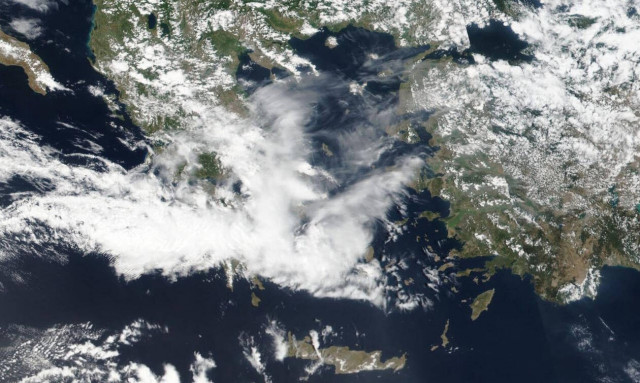 Καιρός LIVE: O «Αντίνοος» ξεκίνησε την επέλασή του - Δείτε την πορεία του