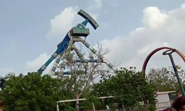 Βίντεο - ΣΟΚ: Φρικτό δυστύχημα σε λούνα παρκ (ΣΚΛΗΡΕΣ ΕΙΚΟΝΕΣ)