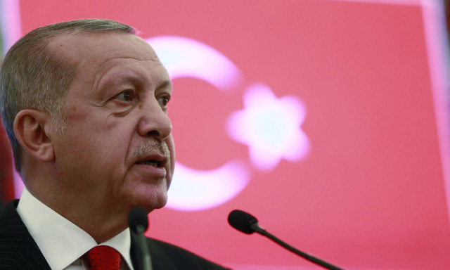 Σφυρίζει αδιάφορα ο Ερντογάν παρά τα «χαστούκια» της Ε.Ε. για τις γεωτρήσεις στην Κύπρο