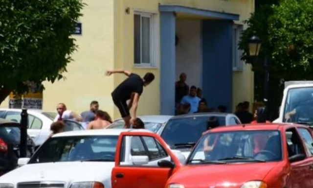 Πανικός στο Ναύπλιο: Μαχαίρια και ρόπαλα σε διανομή τροφίμων - Άγριο ξύλο