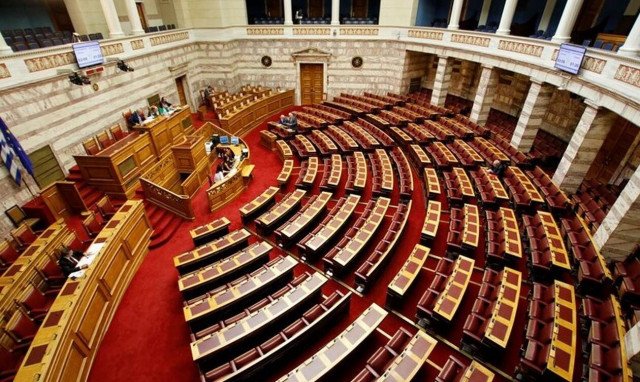 LIVE: Η ορκωμοσία των 300 βουλευτών – Πρεμιέρα για τη νέα Βουλή 