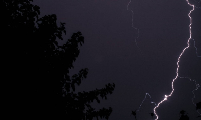 Κακοκαιρία: Δυνατό το χτύπημα του «Αντίνοου» στη Σκόπελο - Χείμαρροι οι δρόμοι στο νησί