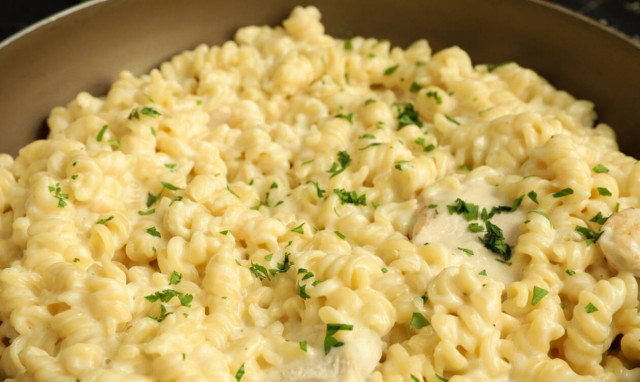 Η συνταγή της ημέρας: Βίδες με κοτόπουλο alfredo