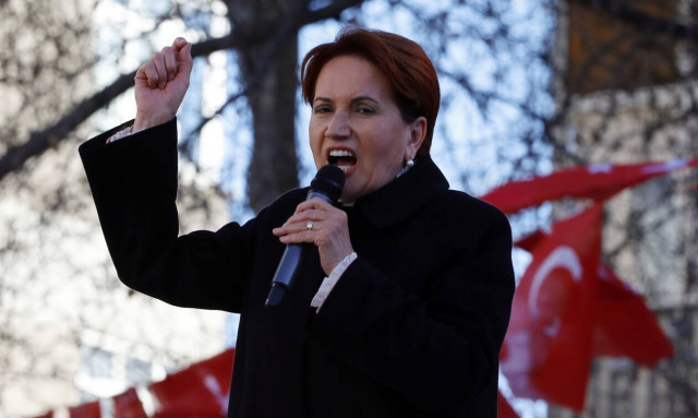 Tουρκία: Οι Έλληνες στρατιώτες έψηναν κάτω από τη μύτη μας στα νησιά λέει η Ακσενέρ και ζητά μέτρα